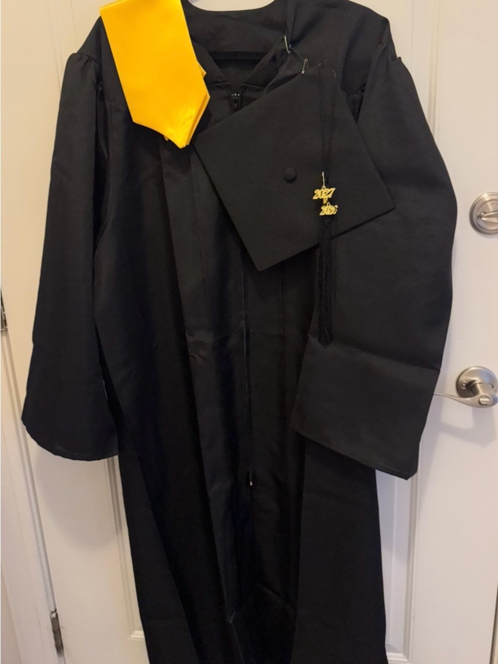 New Black Graduation Gown with Gold Stole and Cap Size Large 26 and 27 charm